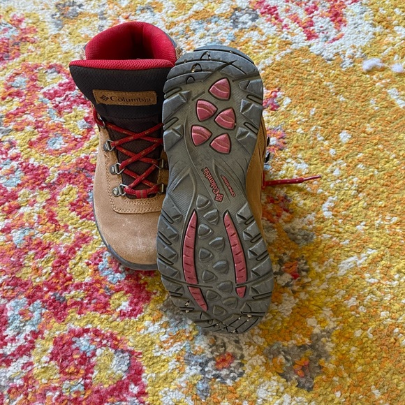 Womens waterproof Columbia hiking boots - Picture 3 of 4